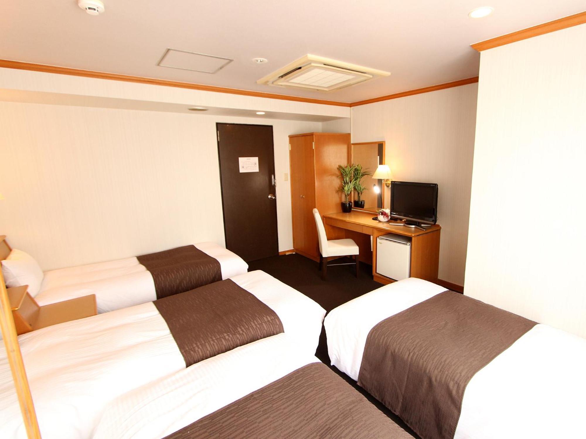 HOTEL LiVEMAX BUDGET Okinawa Tomariko Naha Værelse billede