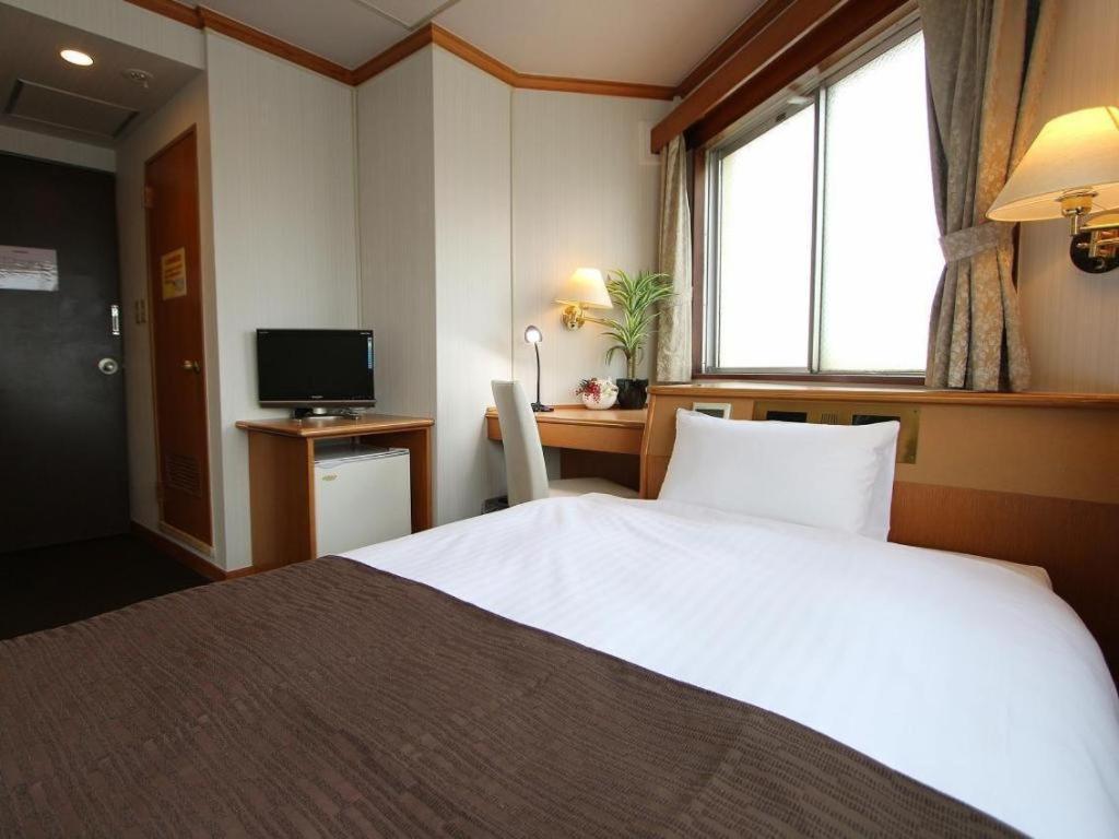 Hotel Livemax Budget Naha Tomarikou Eksteriør billede
