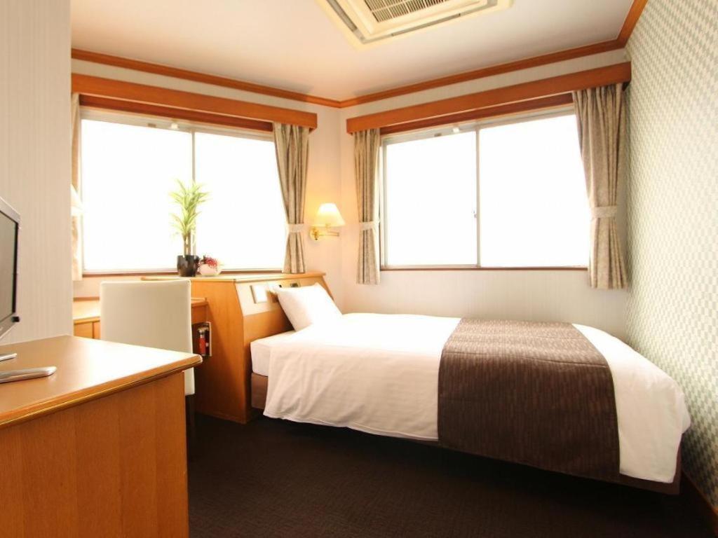 Hotel Livemax Budget Naha Tomarikou Eksteriør billede