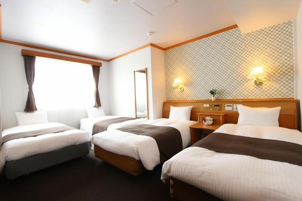 Hotel Livemax Budget Naha Tomarikou Eksteriør billede
