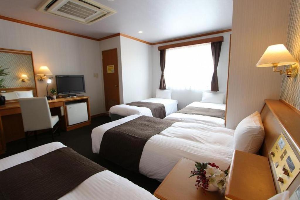 Hotel Livemax Budget Naha Tomarikou Eksteriør billede