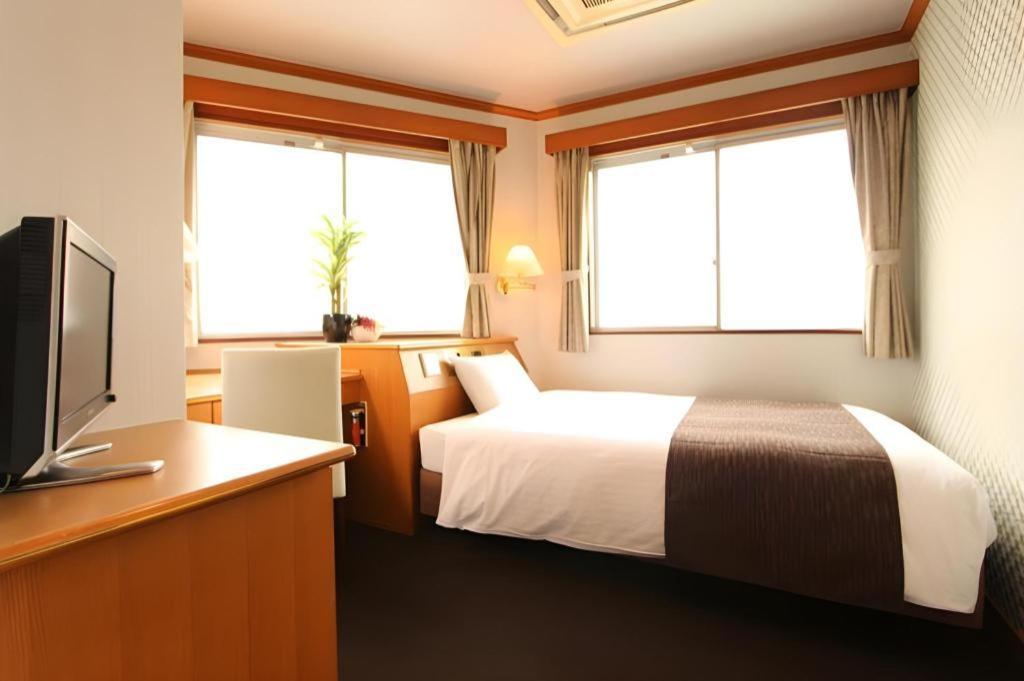 Hotel Livemax Budget Naha Tomarikou Eksteriør billede